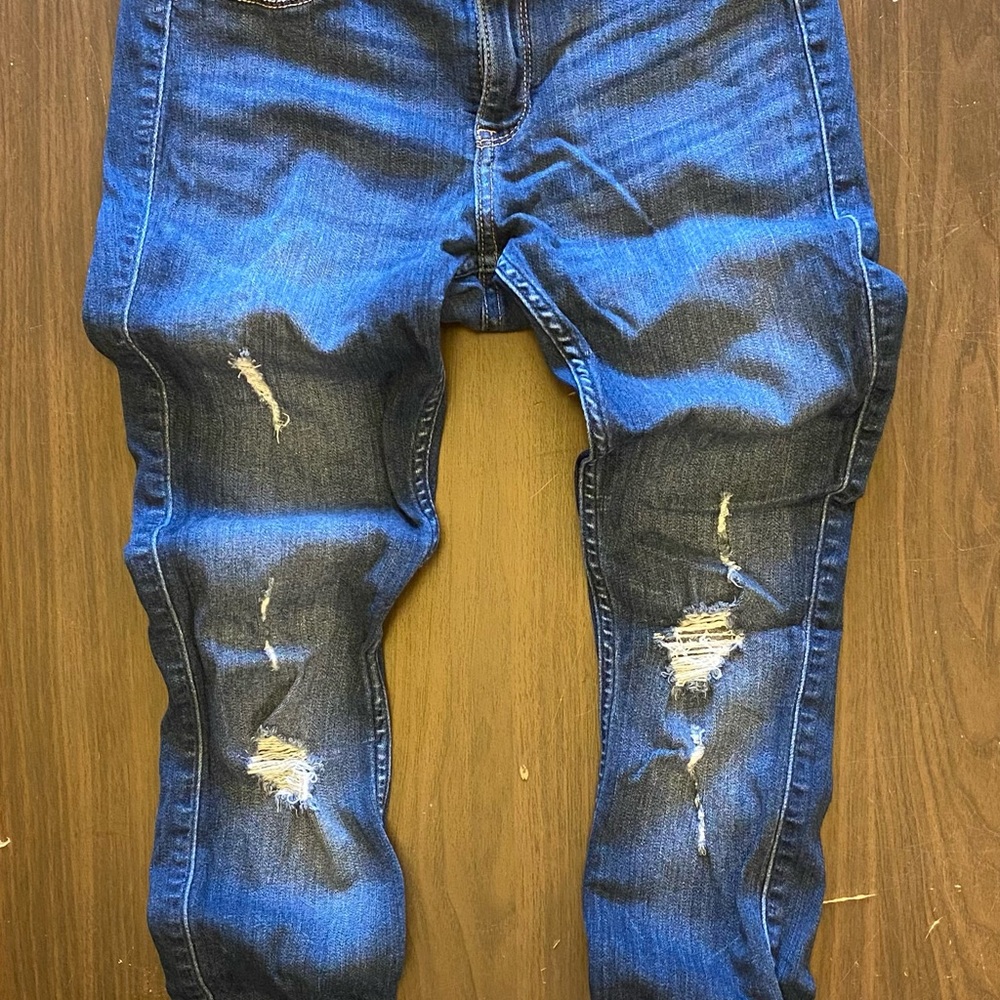 Hollister Women’s Low Rise Crop Jean Legging with Advanced Stretch.
